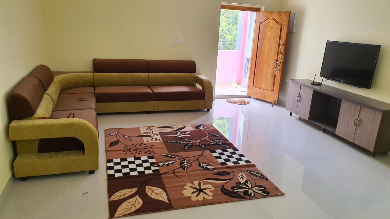 Tirupati Homestay - 2Bhk Ac Family Apartments Near Alipiri And Kapilatheertham - Walk To A2B Veg Restaurant - Wifi - Android Tv - Easy Access To Tirumala Eksteriør bilde